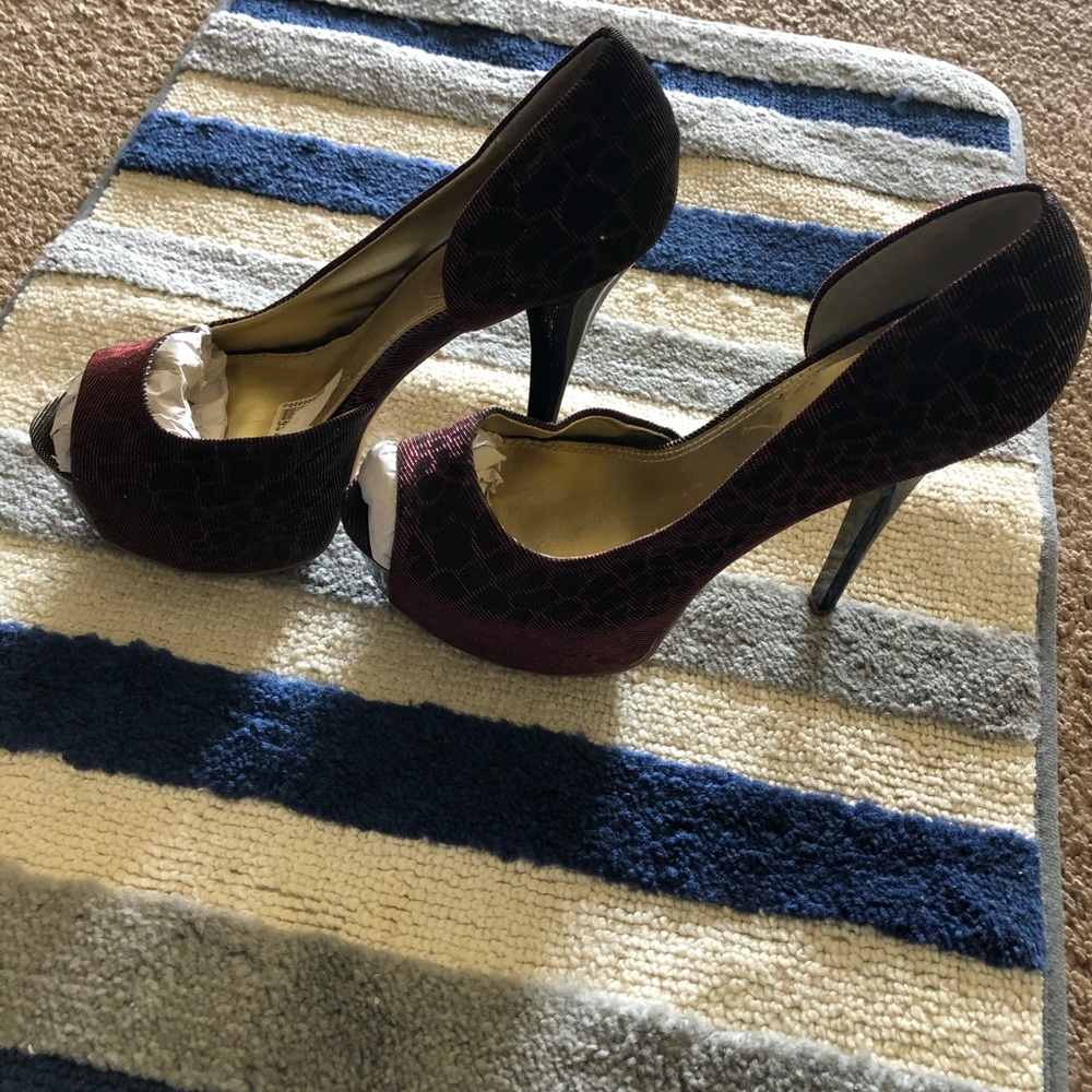 Heels - Picture 2 of 3